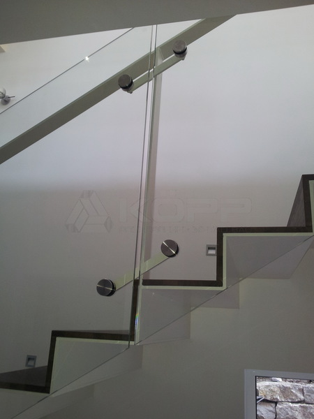 Referenzprojekt Innengeländer und Handlauf im Treppenhaus (4)